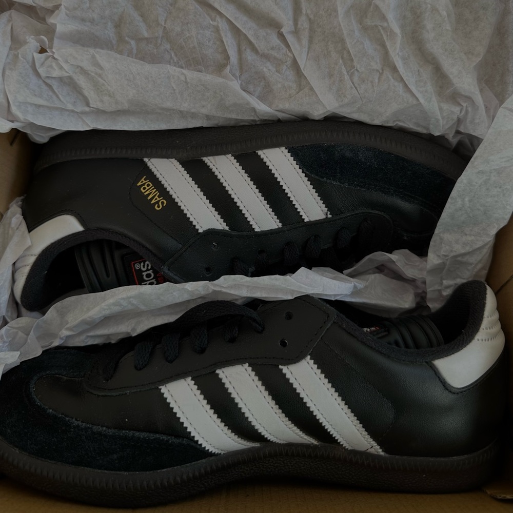 ADIDAS Samba Classic Men 6.5, Women 8